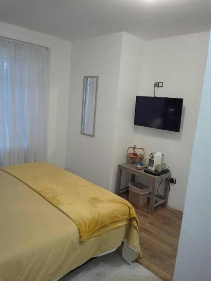 Bed and Breakfast L'Esquilon Chambre D'Hote Thiat Exterior foto