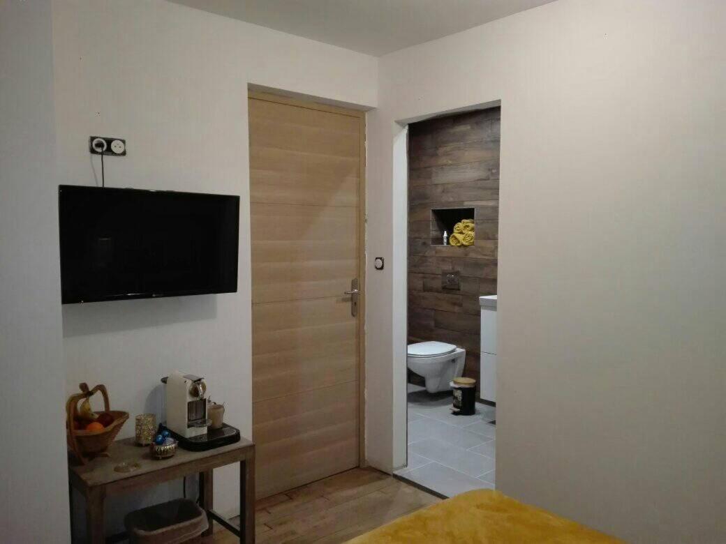 Bed and Breakfast L'Esquilon Chambre D'Hote Thiat Exterior foto